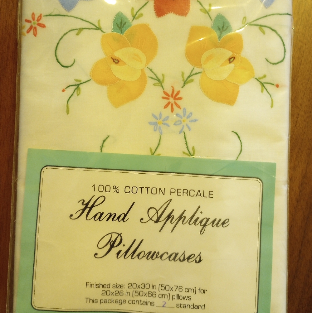 NWT King Size Sheet Set White, Extra Pillow Cases - Picture 3 of 5